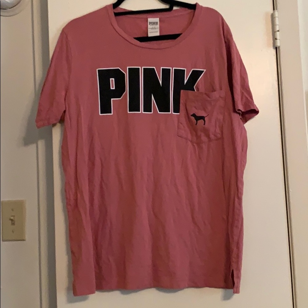 pink tee shirt